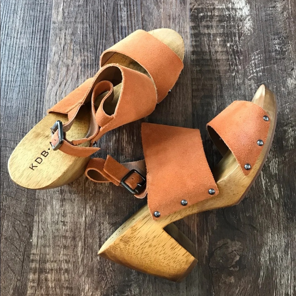 Women’s sandals 8.5 wooden